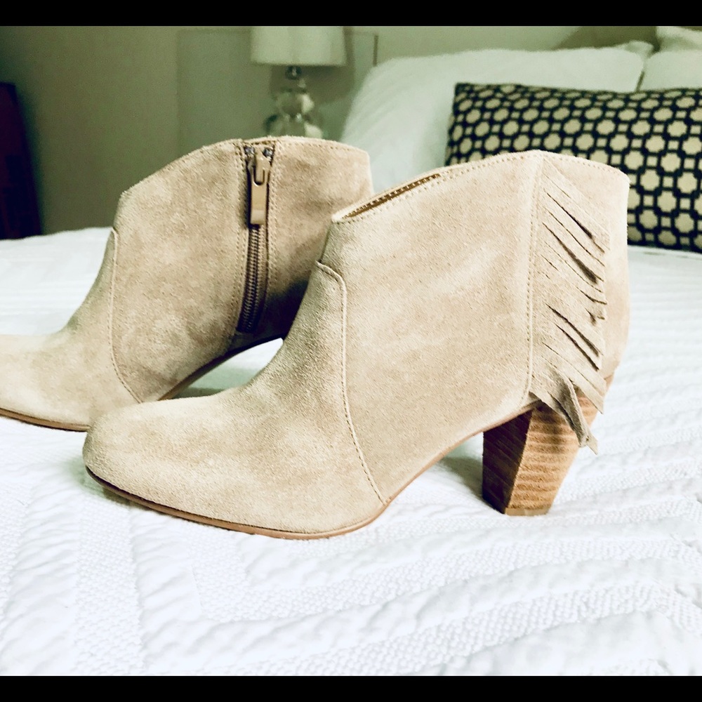 Tahari Camila Taupe Suede Ankle Boot W/ Fringe 6.5 - image 4